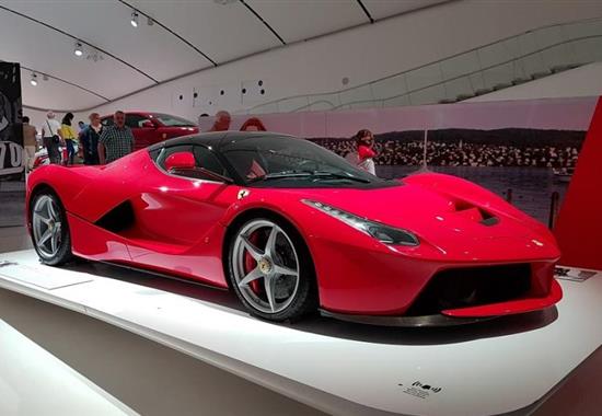 Za vínem i auty Ferrari, Kaplickým a městy UNESCO