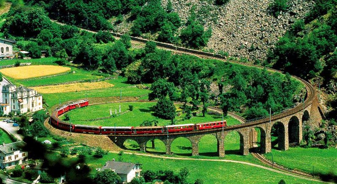 Ze subtropického Švýcarska k vrcholům 4tisícovek s jízdou Bernina Express - Bernina Express