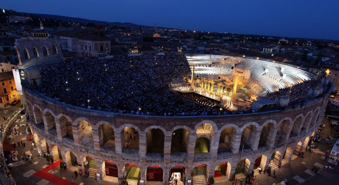 Vinařské oblasti Lago di Garda a opera ve Veroně - 100. výročí festivalu