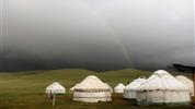 Kyrgyzstán - rajská příroda jezer a hor - Jurty