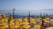 Eri Beach & Village - slunečníky na pláži