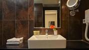 Ammos Resort - luxusní koupelna s vybavením