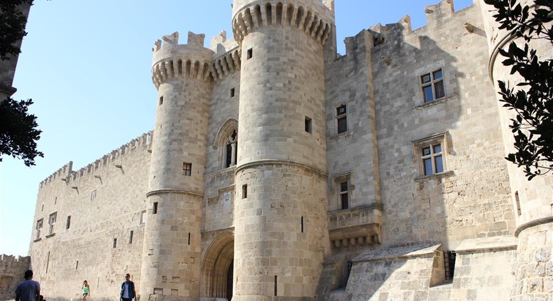 Rhodos - Rhodos město - středověký palác velmistrů.