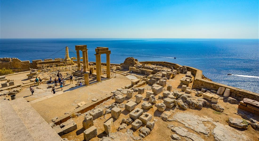 Rhodos - Lindos - starověká akropole s chrámem bohyně Athény.