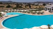 Evita Resort - lehátka u bazénu