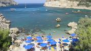 Evita Resort - pláž se slunečníky