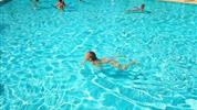 Blue Horizon Resort - bazén se slunečníky