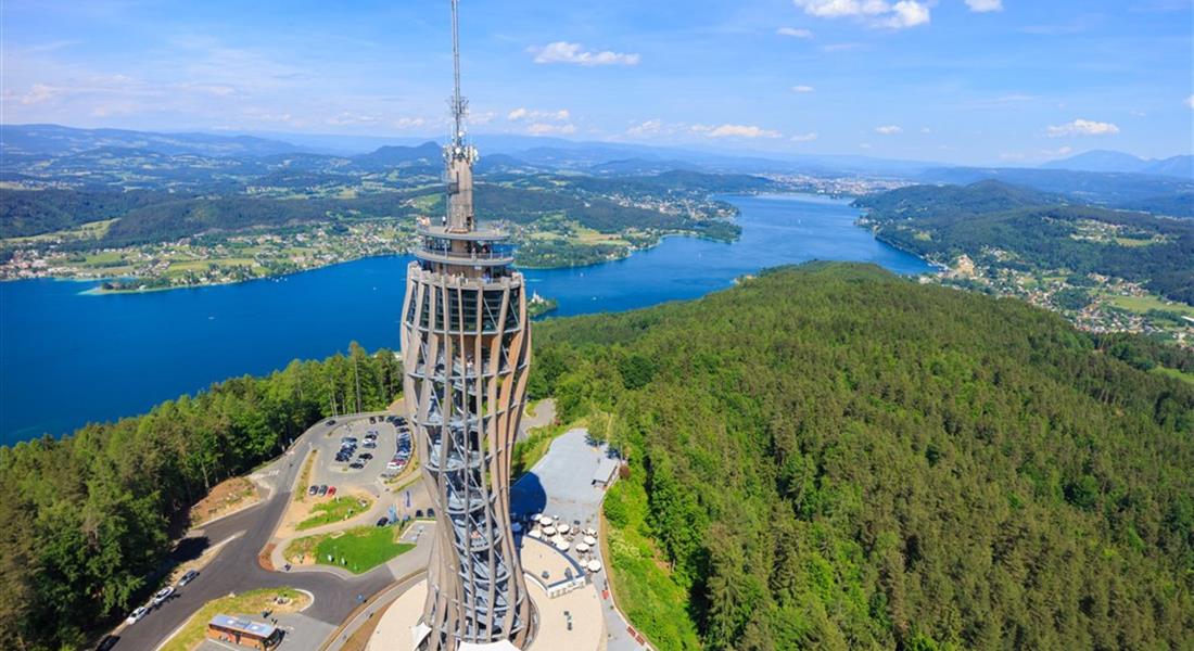 Korutansky kaleidoskop s Korutanskou kartou a koupáním v termálech - MEDRES_00000102773_Aussichtsturm-Pyramidenkogel_Woerthersee-Tourismus-GmbH_Gert-Steinthaler1.jpg