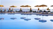 Sunshine Rhodes - v hotelu k dispozici lehátka a slunečníky u bazénu