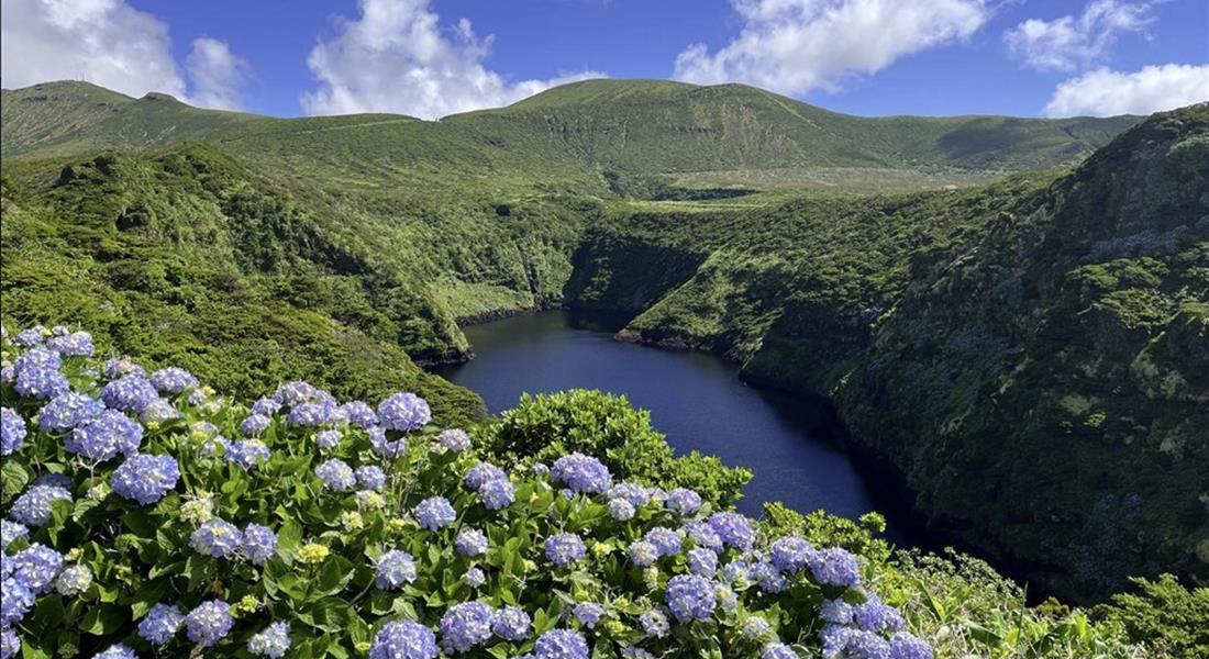 Azorské ostrovy - São Miguel a Flores – pěší turistika v květinovém ráji