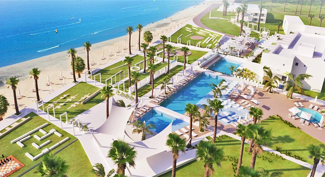 Kamari Plus - moderní hotelový komplex s vynikající polohou přímo u pláže