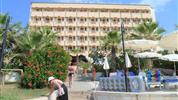 Anitas - okolí budovy hotelu