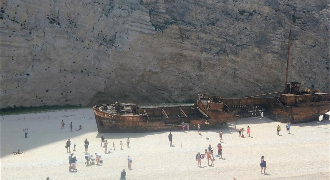 Zakynthos - Navagio_pláž s pirátským vrakem, krásná přestávka na koupání.