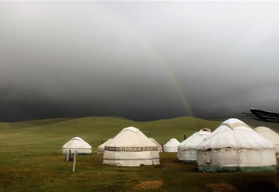 Kyrgyzstán - rajská příroda jezer a hor
