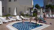 Merve Sun & Spa - bazén pro děti s lehátky