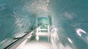 Ze subtropického Švýcarska k vrcholům 4tisícovek s jízdou Bernina Express - Ledová jeskyně