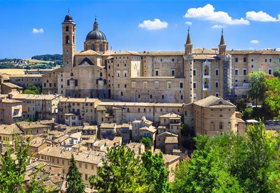 Za vínem i auty Ferrari, Kaplickým a městy UNESCO