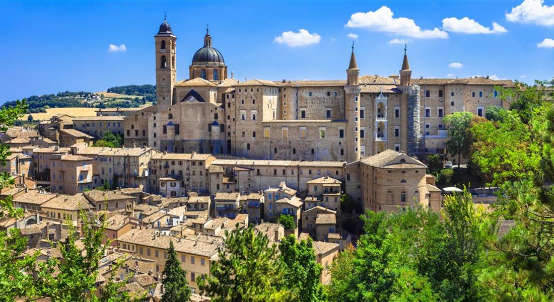 Za vínem i auty Ferrari, Kaplickým a městy UNESCO