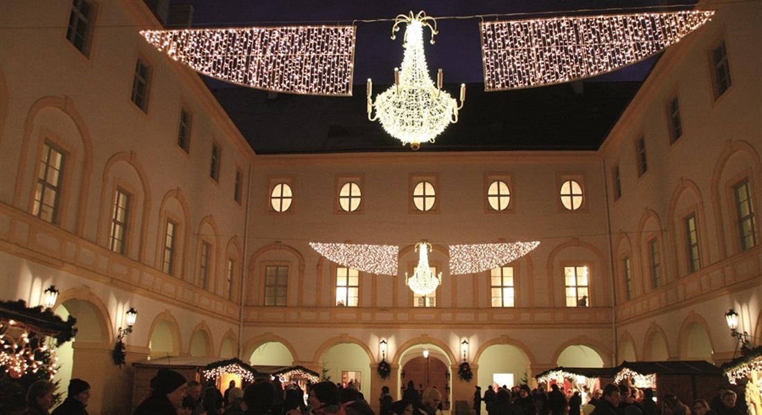 Advent na dvoře císařů - zámek Schloss Hof a Trnava - "Slovenský Řím"